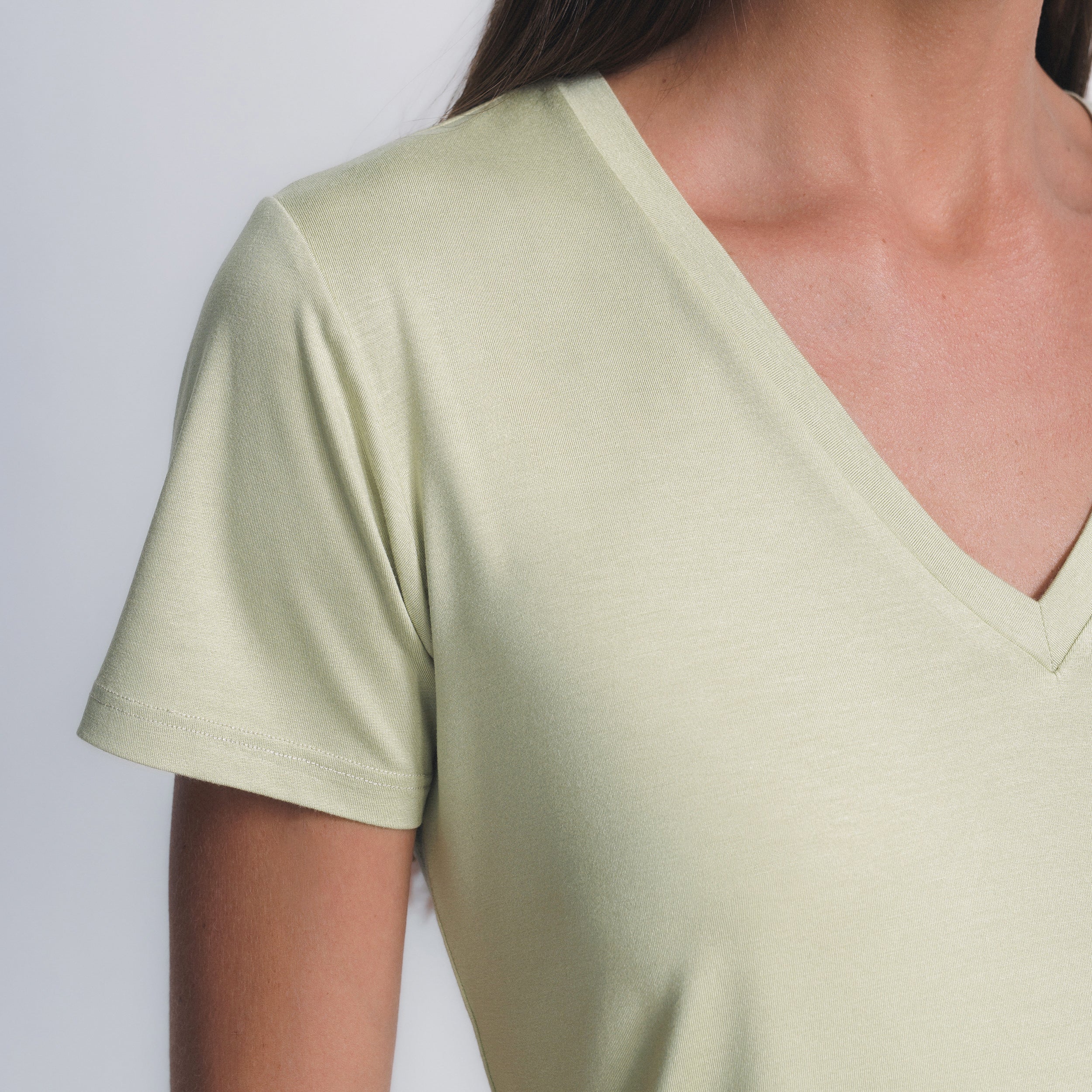 Tech T-Shirt Gola V Neck - Image 15