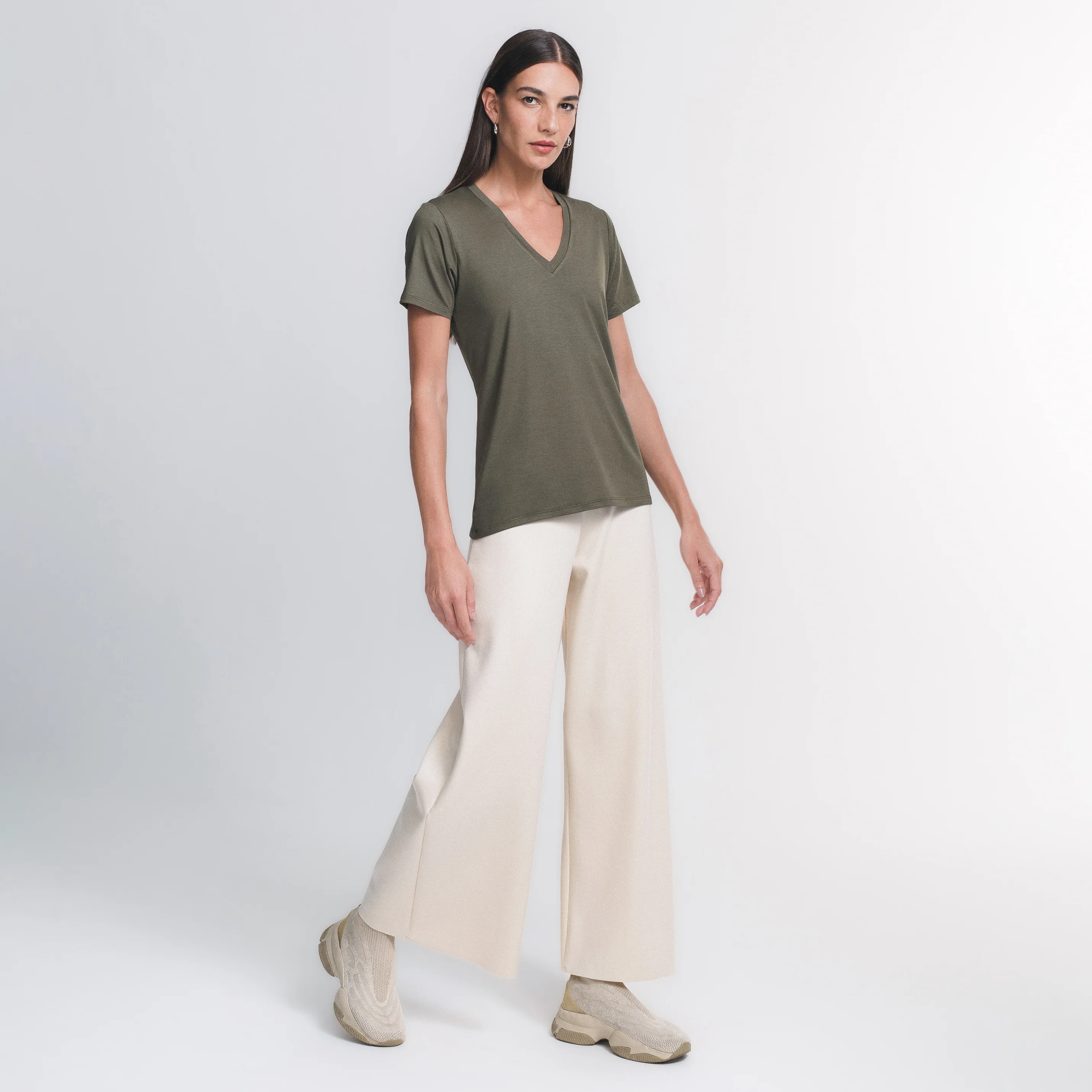 Tech T-Shirt Gola V Neck - Image 8