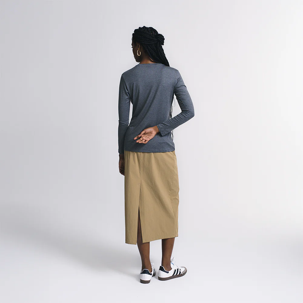 Tech T-Shirt Long Sleeve Feminina - Image 9